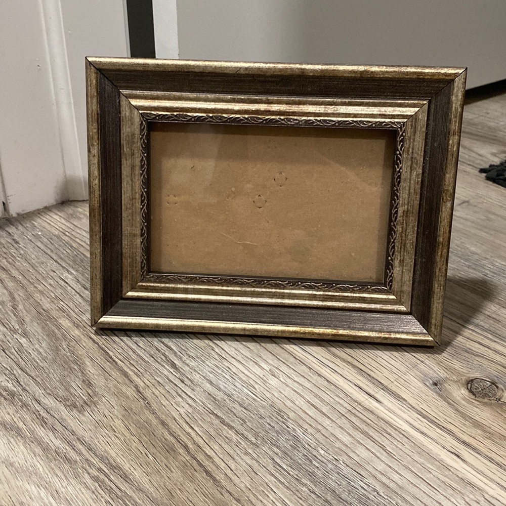 Picture frame bronze